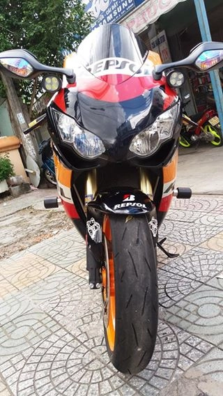 Cbr 1000rr - bò rừng repsol 2010 trùm mền khoe dáng - 3