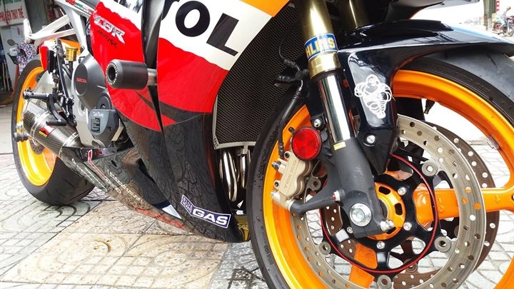 Cbr 1000rr - bò rừng repsol 2010 trùm mền khoe dáng - 5