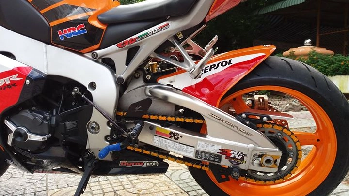 Cbr 1000rr - bò rừng repsol 2010 trùm mền khoe dáng - 6