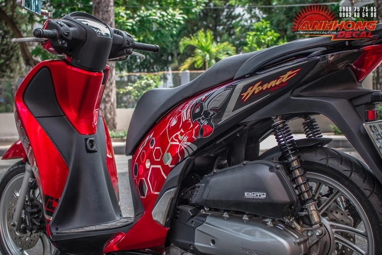 Honda sh đổi màu phong cách red candy của ông chủ decal - 2