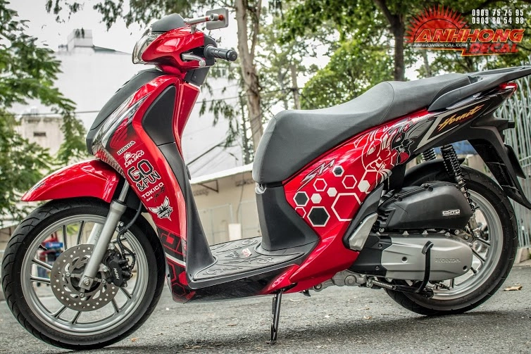 Honda sh đổi màu phong cách red candy của ông chủ decal - 3