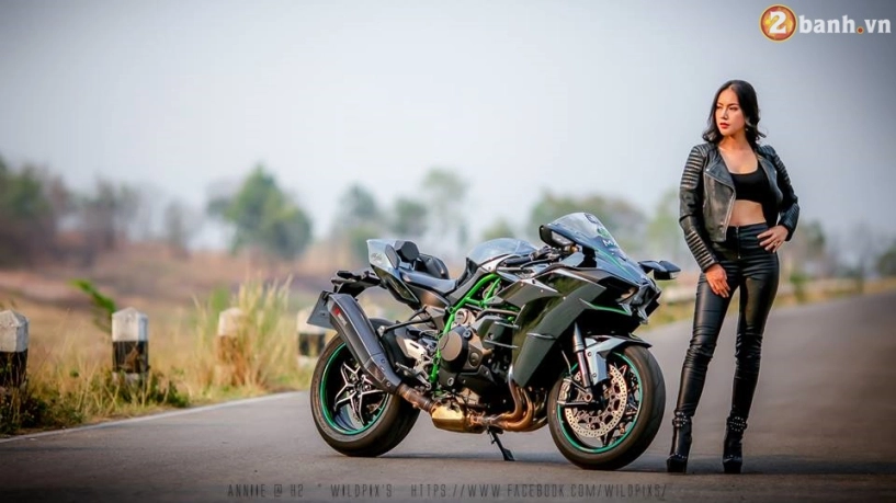 Kawasaki ninja h2 hầm hố đọ dáng cùng nữ biker xinh đẹp - 9