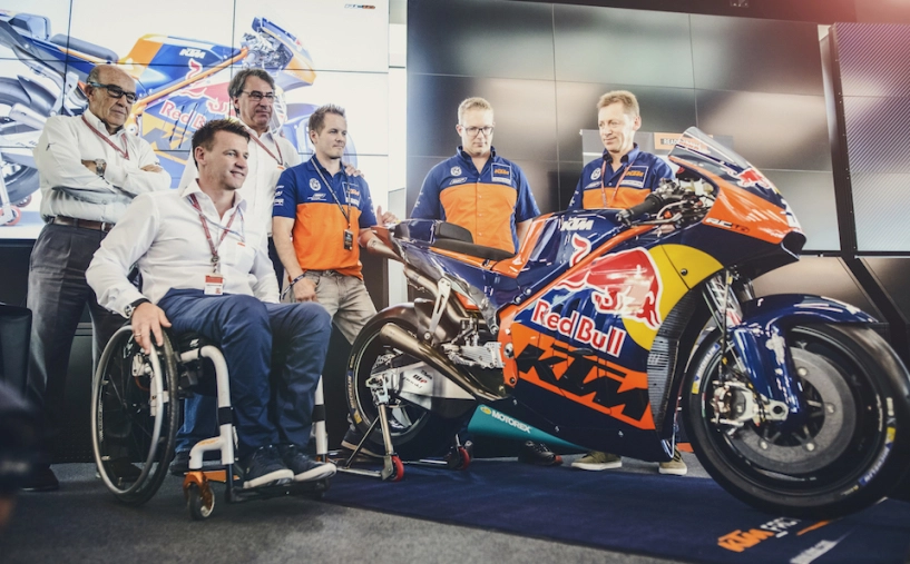 Ktm chính thức ra mắt rc16 - chuẩn bị cho giải đua motogp 2017 - 1