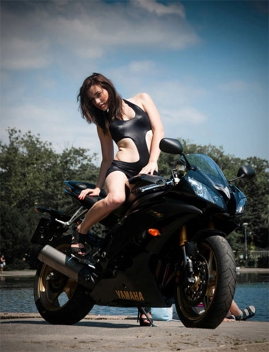  người đẹp sexy bên honda sh300i và yamaha r6 - 6