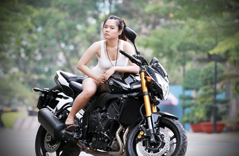  người mẫu yamaha fz8 tại sài gòn - 9
