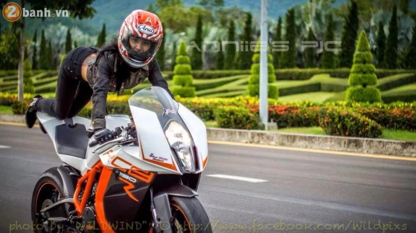 Nữ biker xinh đẹp đọ dáng cùng siêu xe mô tô bị khai tử vì quá mạnh - 3