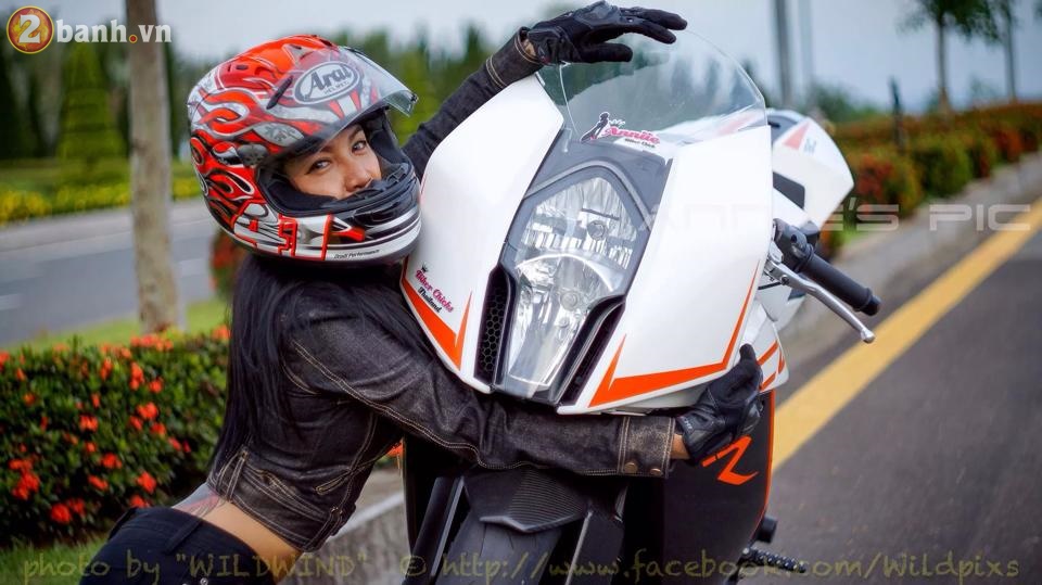 Nữ biker xinh đẹp đọ dáng cùng siêu xe mô tô bị khai tử vì quá mạnh - 4
