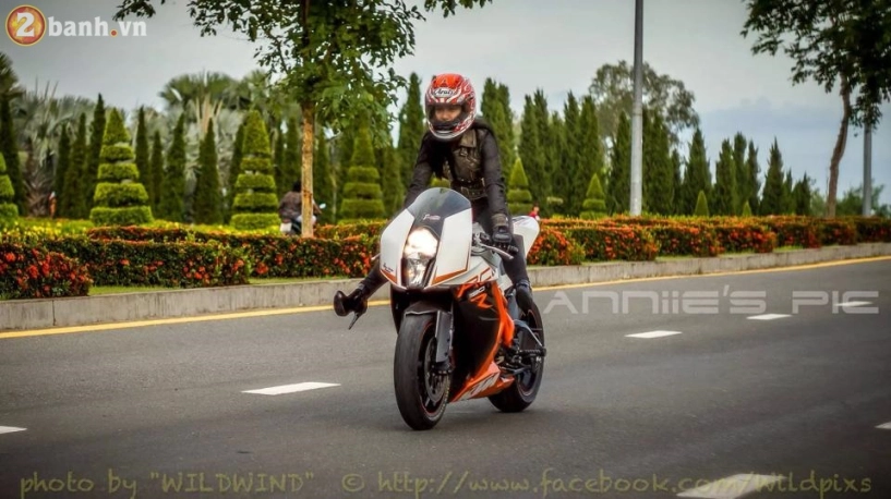 Nữ biker xinh đẹp đọ dáng cùng siêu xe mô tô bị khai tử vì quá mạnh - 5