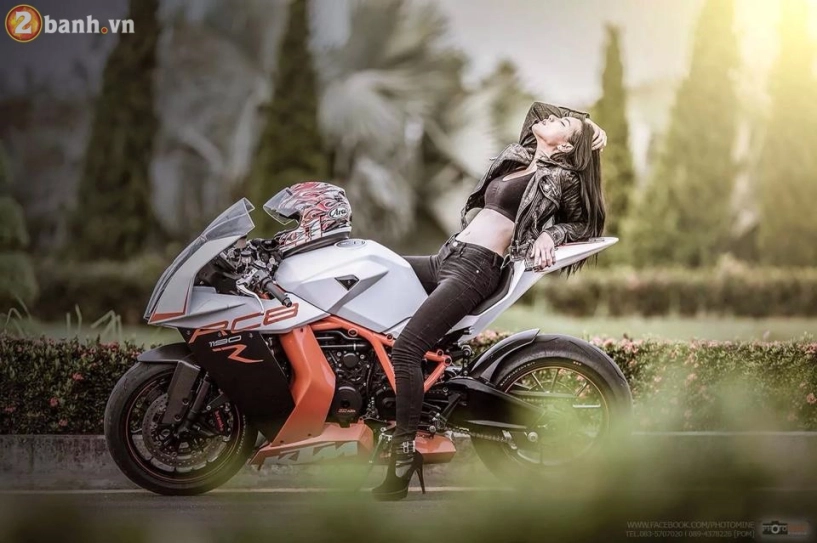 Nữ biker xinh đẹp đọ dáng cùng siêu xe mô tô bị khai tử vì quá mạnh - 8