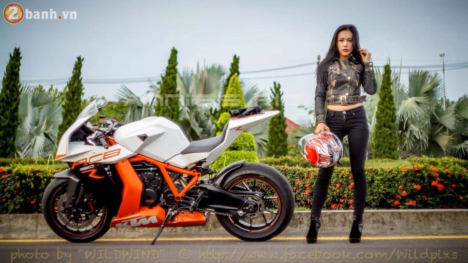 Nữ biker xinh đẹp đọ dáng cùng siêu xe mô tô bị khai tử vì quá mạnh - 10