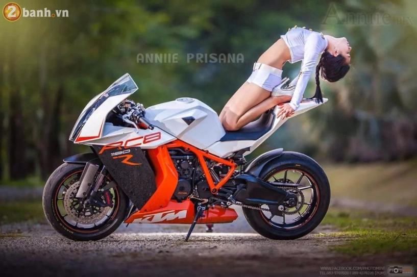 Nữ biker xinh đẹp đọ dáng cùng siêu xe mô tô bị khai tử vì quá mạnh - 21