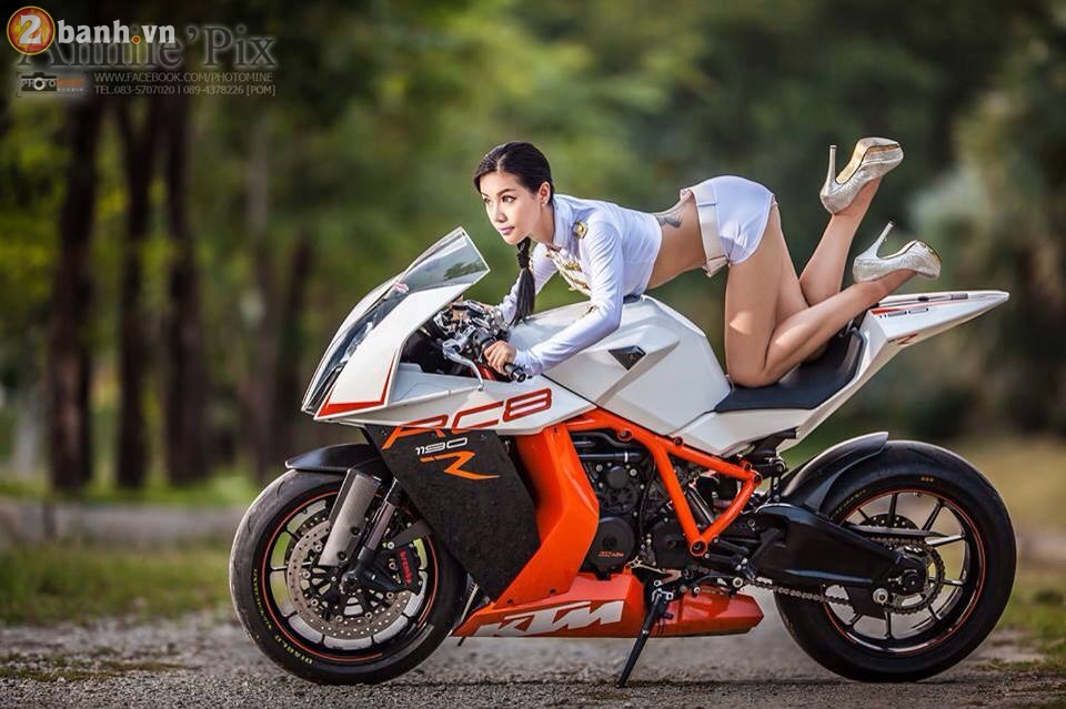 Nữ biker xinh đẹp đọ dáng cùng siêu xe mô tô bị khai tử vì quá mạnh - 24