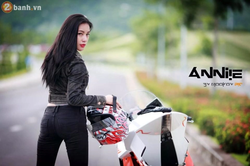 Nữ biker xinh đẹp đọ dáng cùng siêu xe mô tô bị khai tử vì quá mạnh - 6