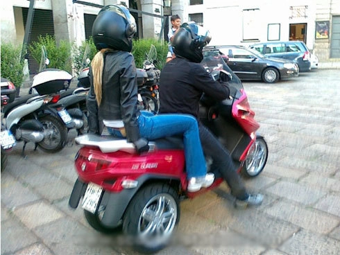  scooter 4 bánh xuất hiện ở milan - 1