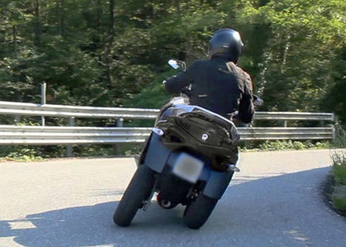  scooter 4 bánh xuất hiện ở milan - 3