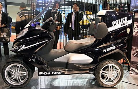  scooter bốn bánh làm xe cảnh sát ở new york - 1