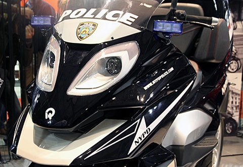  scooter bốn bánh làm xe cảnh sát ở new york - 2