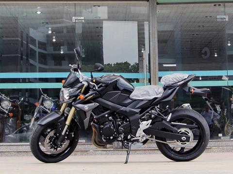  suzuki gsr750 - đối thủ yamaha fz8 tại việt nam - 1