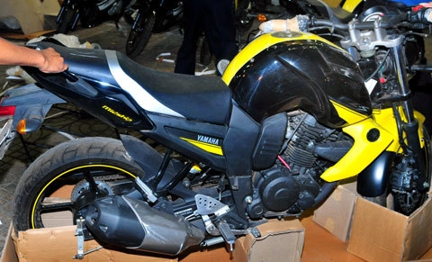  yamaha fz-s và r-15 xuất hiện tại sài gòn - 1