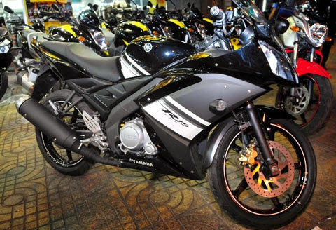  yamaha fz-s và r-15 xuất hiện tại sài gòn - 2