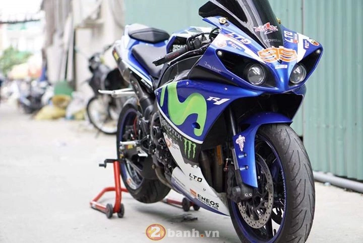 Yamaha r1 2011 lung linh trong bộ cánh movistar - 1