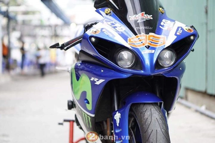 Yamaha r1 2011 lung linh trong bộ cánh movistar - 2