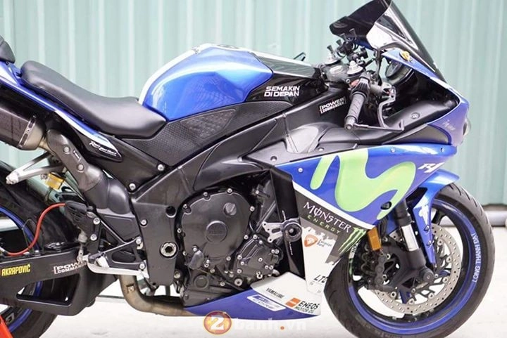 Yamaha r1 2011 lung linh trong bộ cánh movistar - 3