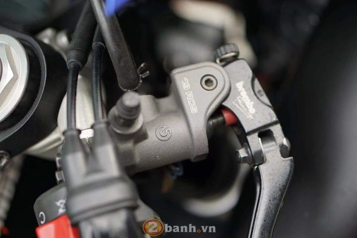 Yamaha r1 2011 lung linh trong bộ cánh movistar - 4
