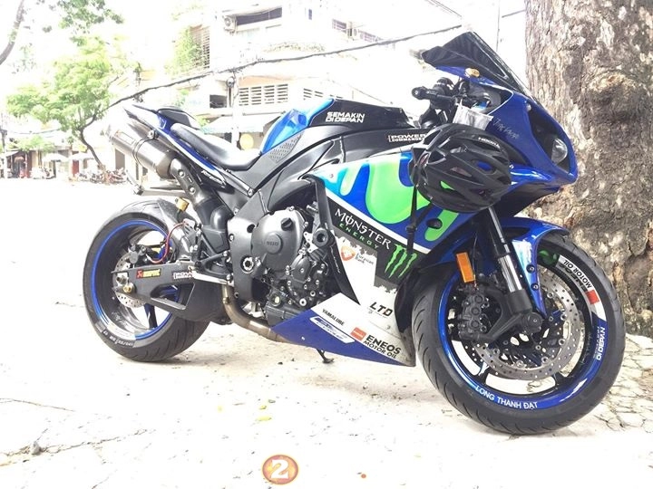 Yamaha r1 2011 lung linh trong bộ cánh movistar - 8