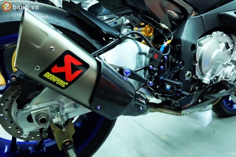 Yamaha r1m siêu chất với dàn đồ chơi đắt giá - 9