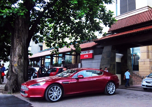  aston martin rapide màu đỏ sexy ở hà nội - 1