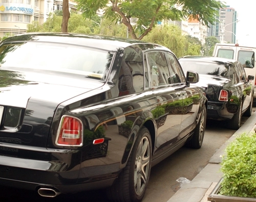  bộ đôi rolls-royce phantom trên phố sài gòn - 3