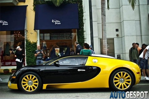  bugatti veyron màu độc ở beverly hills - 2