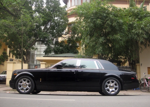  chi tiết rolls-royce phantom mạ vàng thủ công ở việt nam - 2