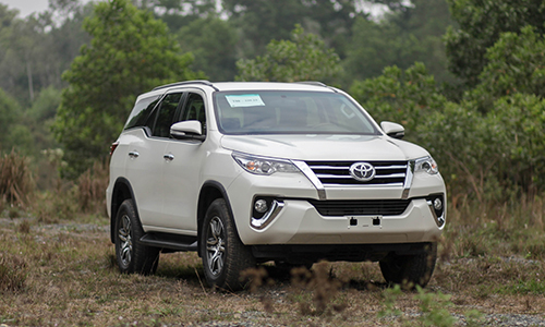  chi tiết toyota fortuner mới - 2