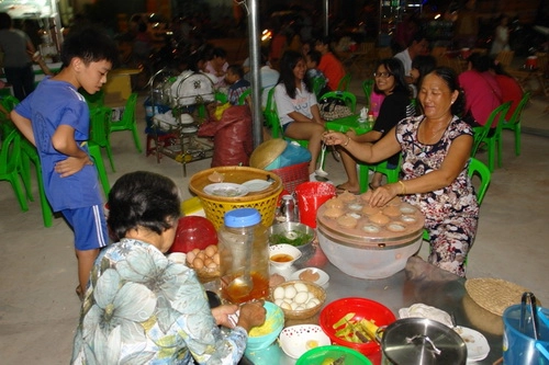 Chợ đêm đầu tiên phục vụ du khách ở phan thiết - 2