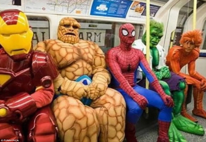 Hình ảnh hài hước của hành khách trên tàu điện ngầm - 14