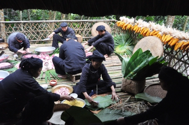 Khách tây chăn trâu bắt cá ở làng quê thái nguyên - 1