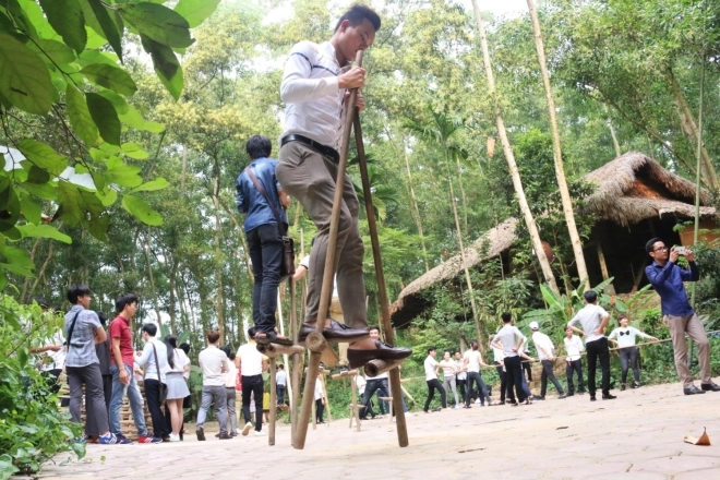 Khách tây chăn trâu bắt cá ở làng quê thái nguyên - 6