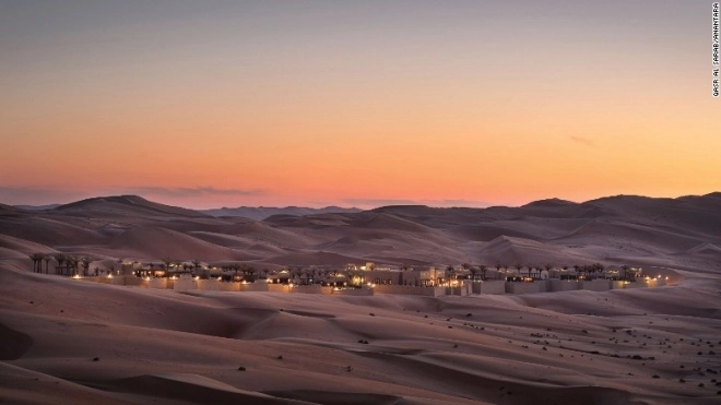 Khu nghỉ dưỡng trên sa mạc biệt lập lớn nhất thế giới - 1