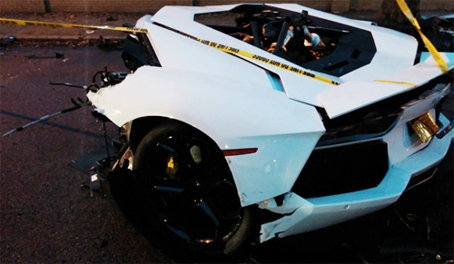  lamborghini aventador gãy đôi sau va chạm - 3