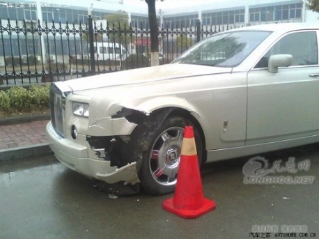  lancer đấu đầu rolls-royce phantom - 1