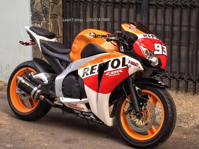 Lên đời hornet 250 thành mẫu xe thể thao honda cbr1000rr repsol 2010 - 1