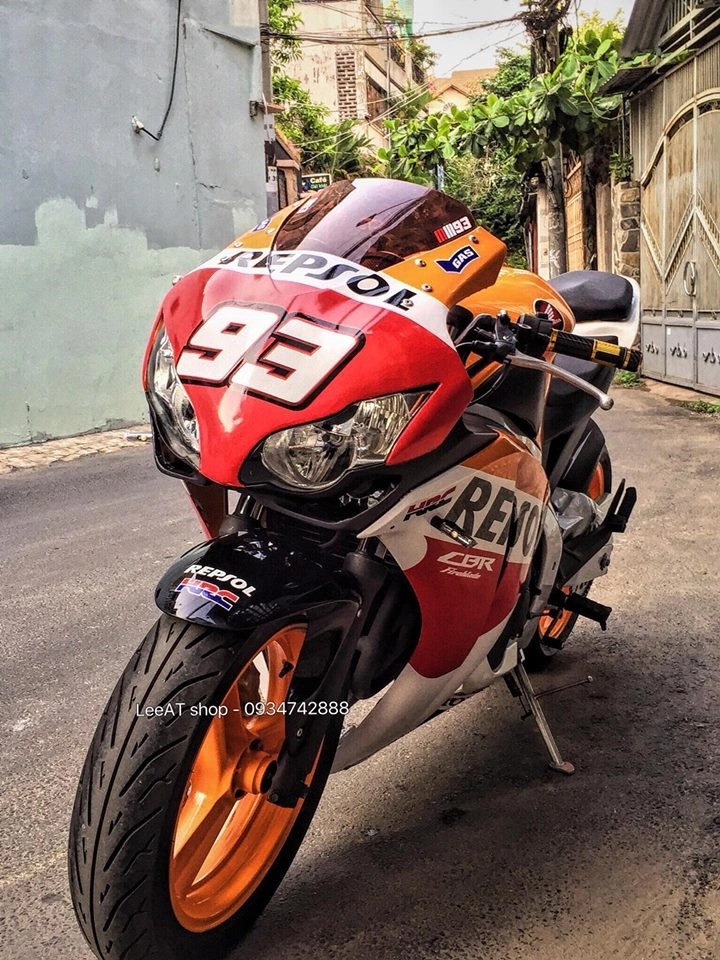 Lên đời hornet 250 thành mẫu xe thể thao honda cbr1000rr repsol 2010 - 3