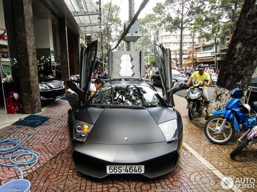  murcielago lp670-4 sv dầm mưa ở sài gòn lên báo nước ngoài - 1