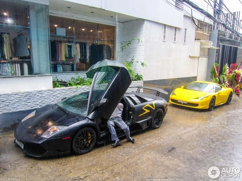  murcielago lp670-4 sv dầm mưa ở sài gòn lên báo nước ngoài - 4