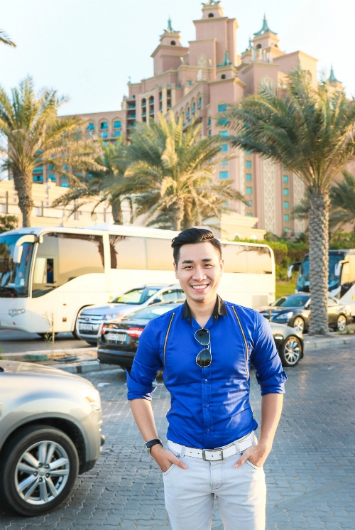 Nguyên khang ăn bánh dát vàng cưỡi lạc đà ở dubai - 1