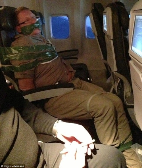 Những hành khách kỳ quặc trên máy bay - 5