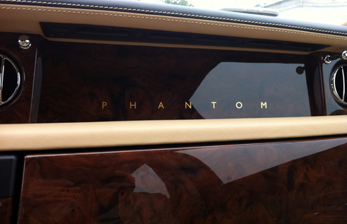  phantom 2013 với logo bằng vàng xuất hiện tại việt nam - 9