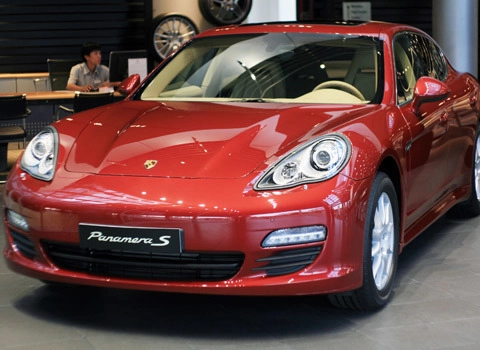  porsche việt nam khắc phục lỗi dây an toàn trên panamera - 1